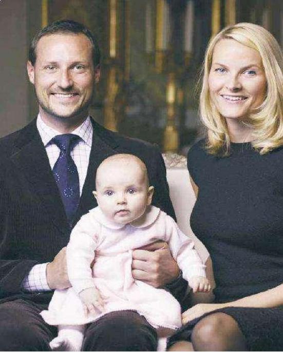 挪威公主：被称“全球最美”公主，17岁开战机跳高楼，未来是女王