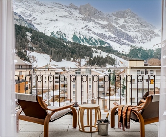 鍑鏂熀閰掑簵闆嗗洟鐞嗗康,鍑鏂熀閰掑簵楂樼