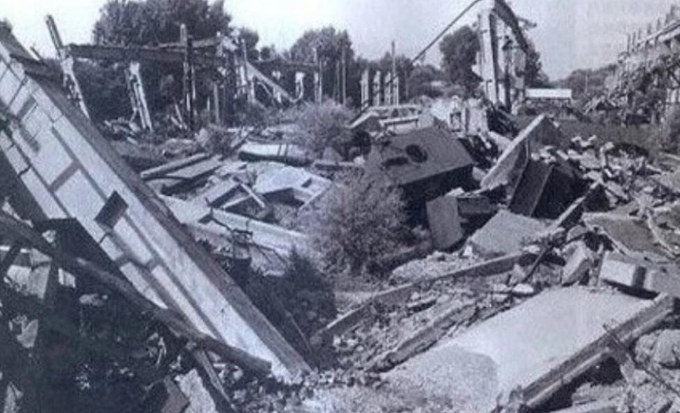 汶川地震男人全家人遇难后的采访,汶川地震被埋小伙对妻子说的话