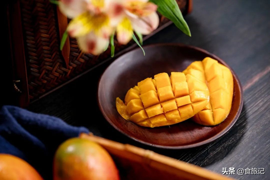 海南贵妃芒树上自然熟,海南三亚树上熟得贵妃芒