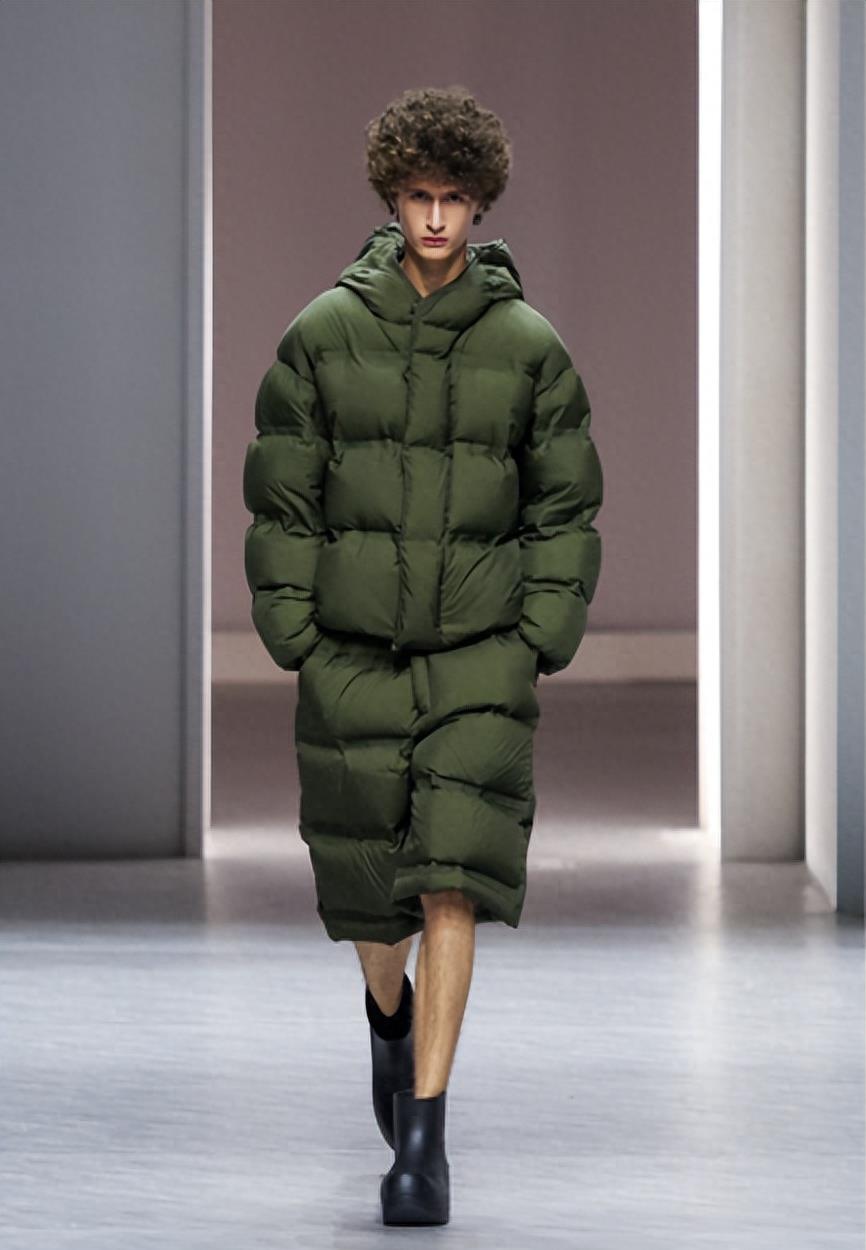 太平鸟镂空最新款,绒爱服饰