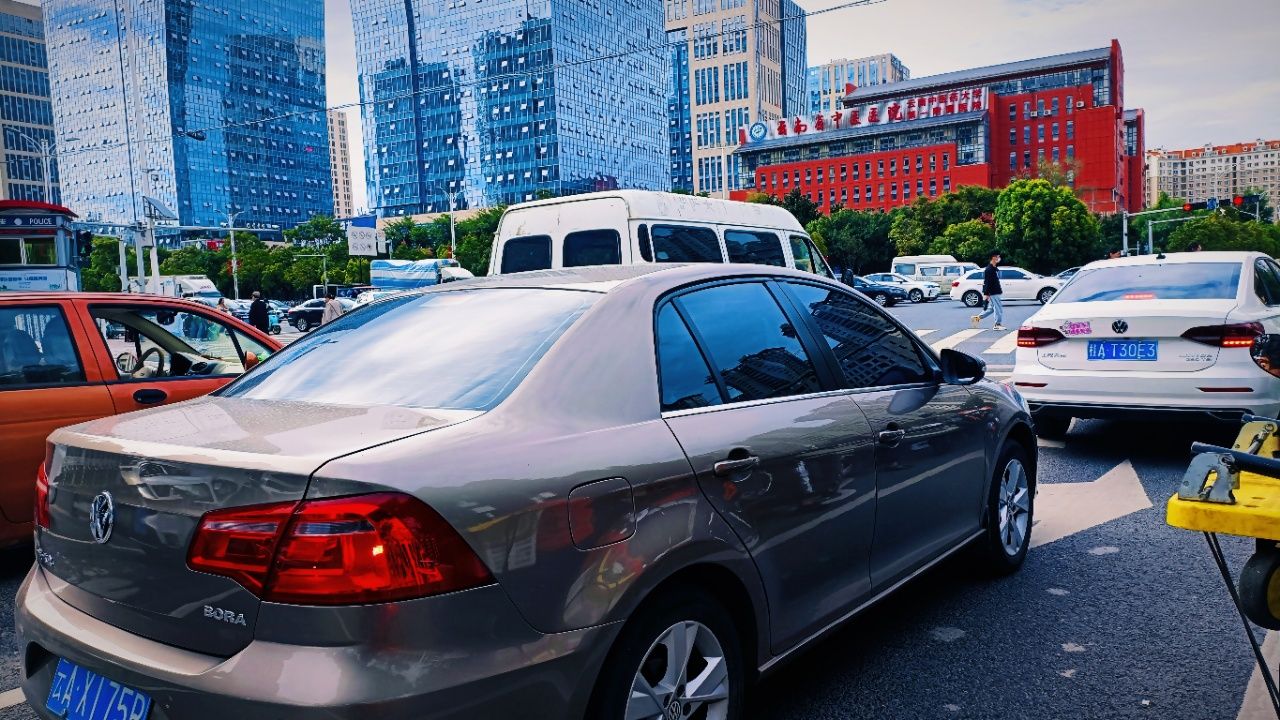 城市代步车宏光mini,电动汽车五菱宏光mini优缺点