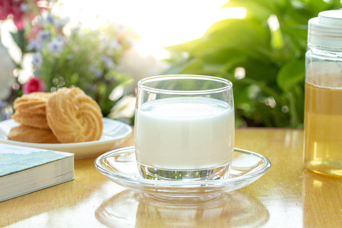 同价位的伊利和蒙牛哪个好,蒙牛伊利是不是区别对待消费者