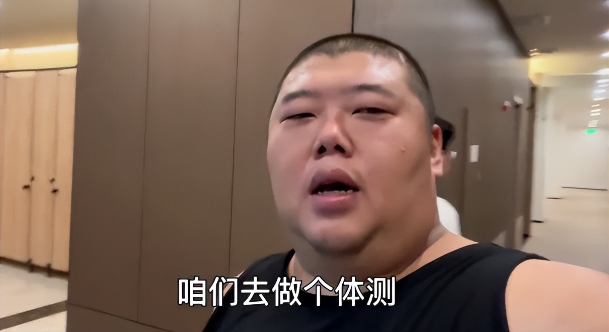 网红胖猴仔瘦200斤，血压回归正常，吃播三剑客仅恩克还在坚持吃
