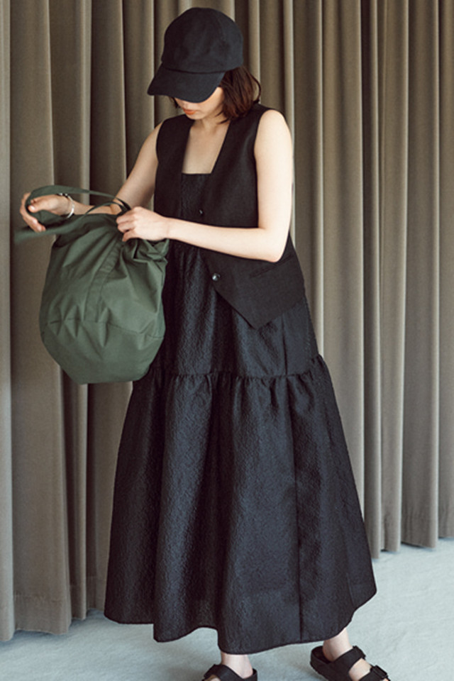 到了仲夏才发现，全身穿黑更适合，优雅冷静还不会显黑