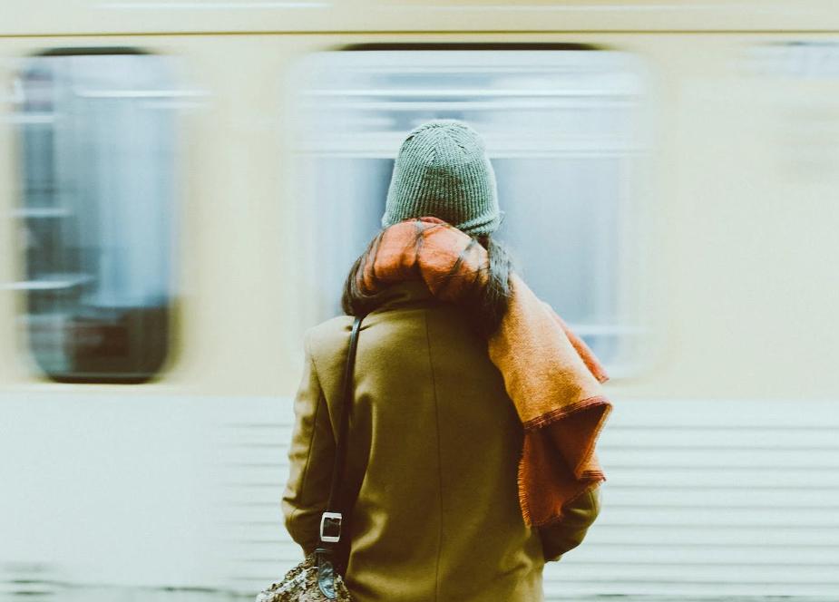 儿童时期遭受心理虐待会对个体之后的发展有何影响？