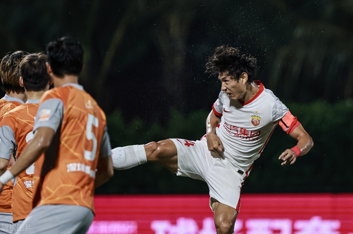 海港战胜三镇,上海海港3比2深圳队集锦