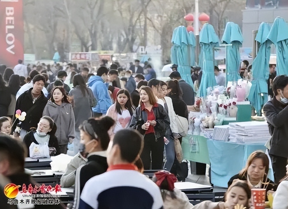 乌鲁木齐多个夜市相继开放快来感受一下浓浓的烟火气吧！