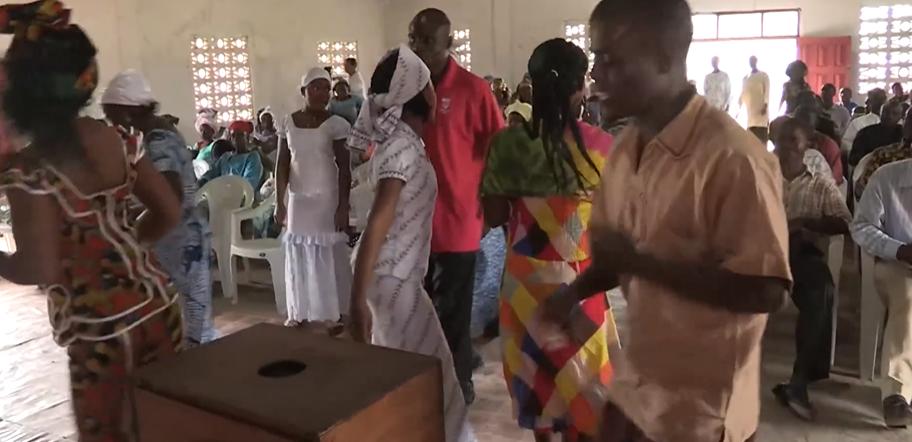 非洲创业天才：进口中国拖鞋，成本15元转手卖40，每天都被抢着买