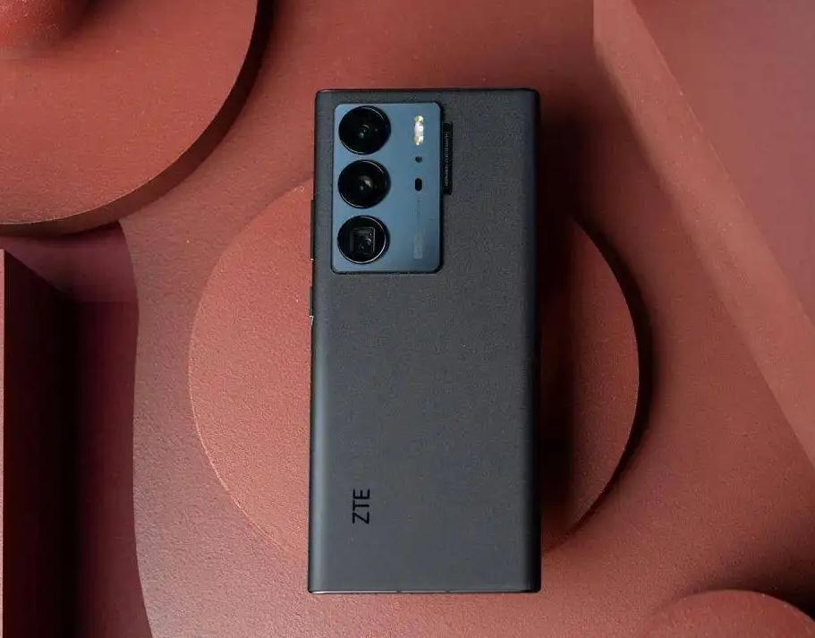 16+1TB卖7298，6400万三摄+屏下摄像技术，中兴4nm“机皇”如何？