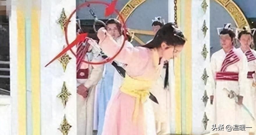 *绑捆**露大胸、台词胡来！这些“*辱侮**”观众的剧情，真把观众当呆子