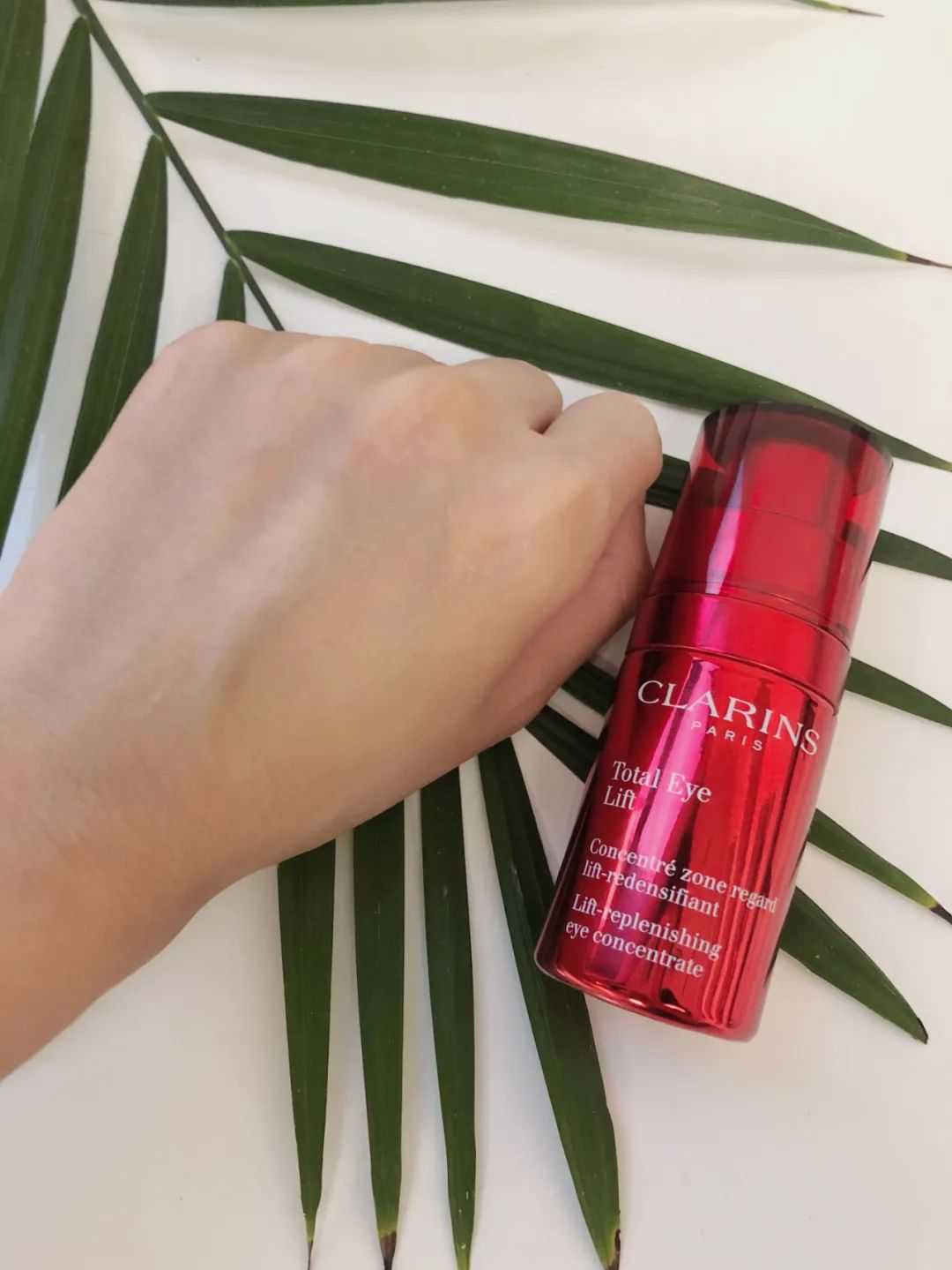 去黑眼圈和眼袋眼霜推荐娇韵诗,娇韵诗新款眼霜适合年龄