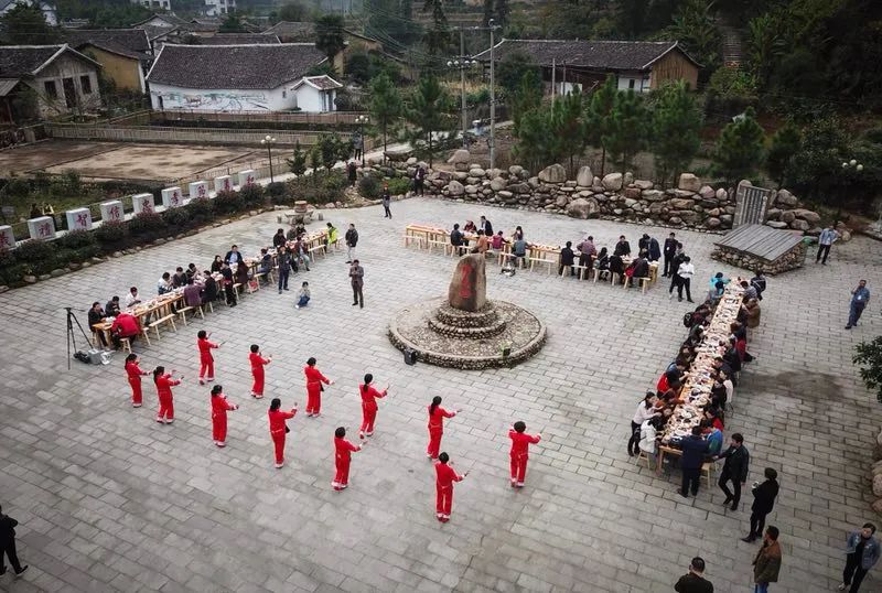 涓婇ザ閾呭北鐣叉棌椋庢儏,澶╀笅show