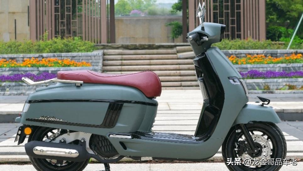 南方蒙娜丽莎150踏板测评,2023款南方蒙娜丽莎150复古踏板车