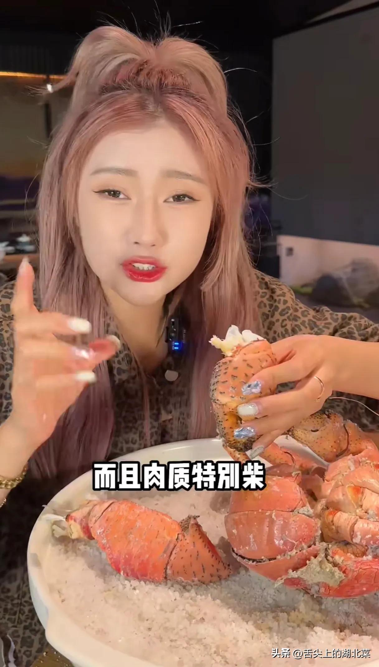 网红陈某一顿饭几千上万，广告词背得前后颠倒，穿着奇葩怎么火的