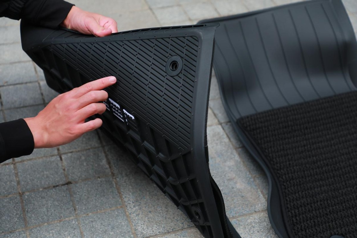 宝马530脚垫全包好还是半包好,宝马530用什么脚垫