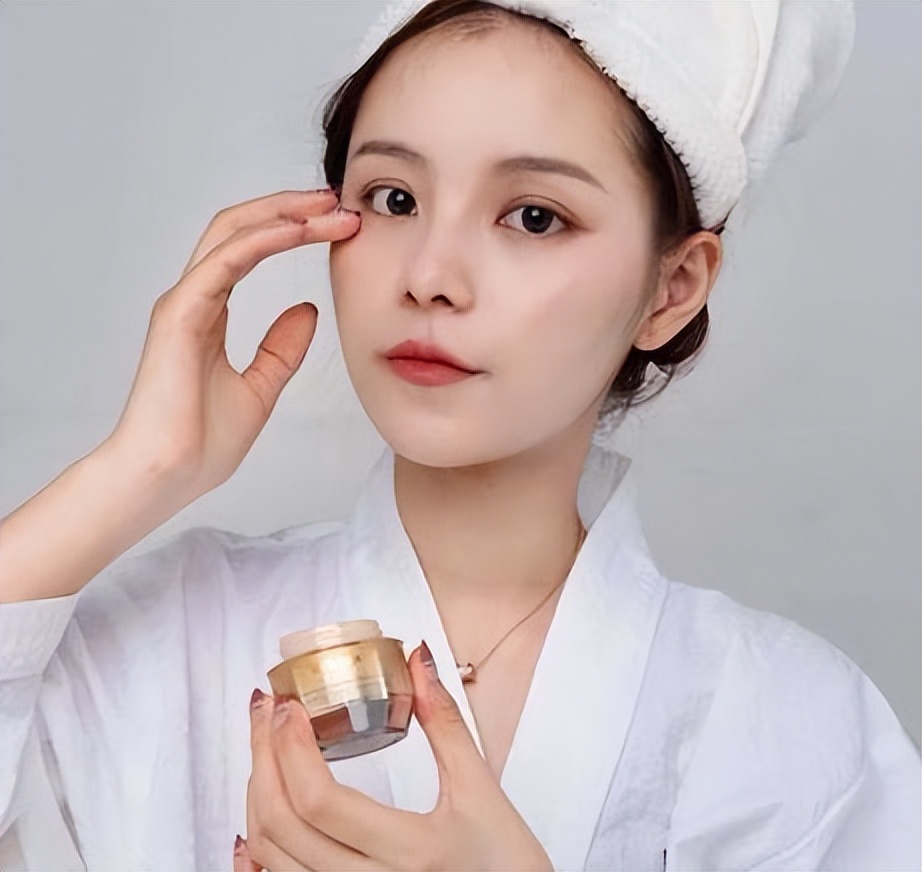 睡前五习惯让你肌肤紧致,女性睡前4个动作提升自己肌肤