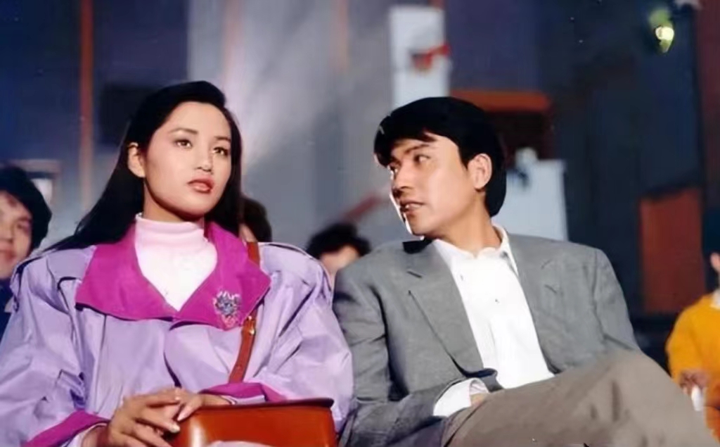 年轻时的瞿颖又飒又漂亮,52岁的瞿颖走秀惊艳全场美丽酷飒