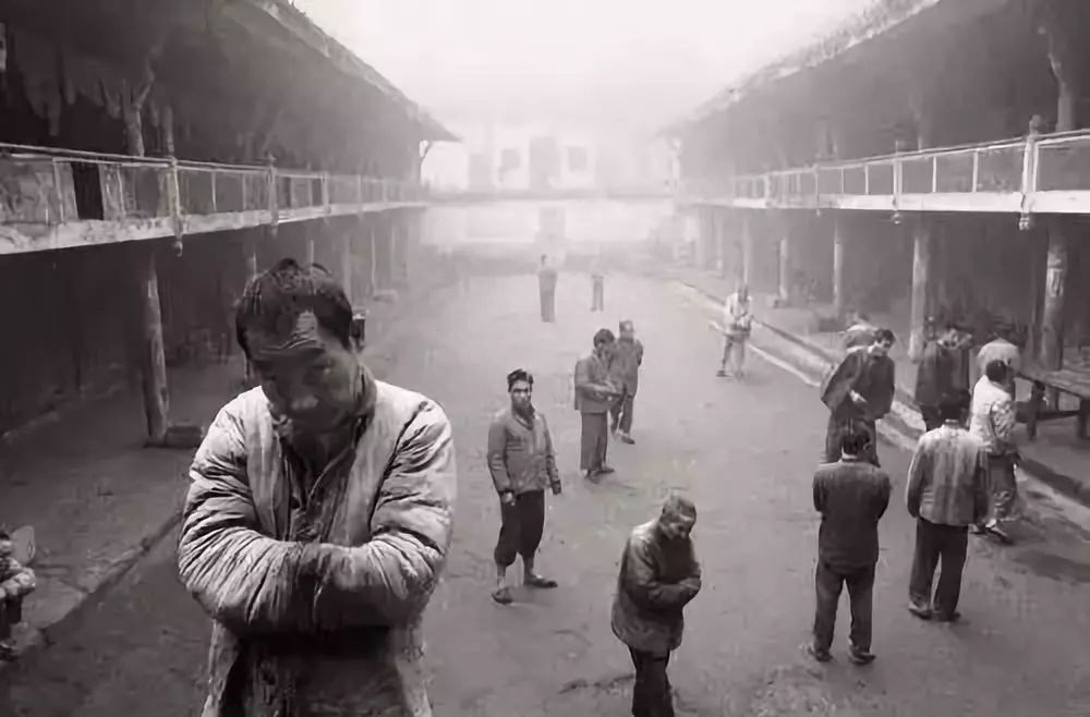 精神病院恐怖老照片,真实的废弃的精神病院图片