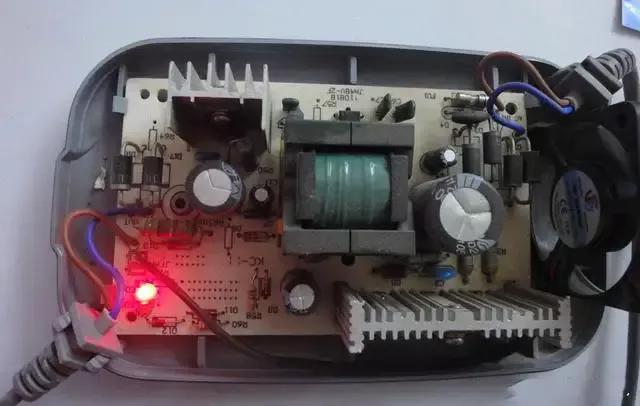 电动车转电门就掉两格电,电动车加电门就掉电松开又恢复