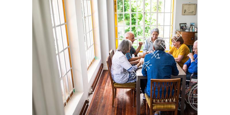 父亲家暴出轨，父母离婚23年，父亲瘫痪后，母亲却和父亲复婚了