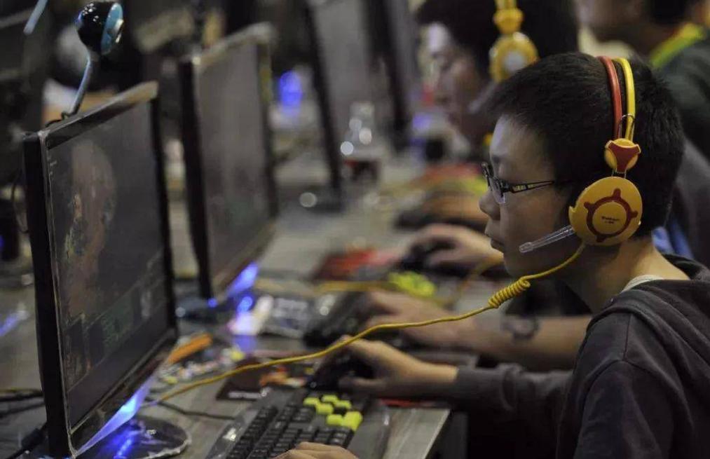 初中生沉迷网络游戏应该怎样教育,如何教育青少年沉迷于网络游戏