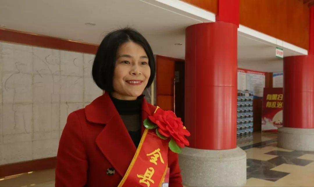 90鍚庡コ瀛╄繑涔″垱涓氱灏忕ɑ,90鍚庤繑涔″垱涓氬ぇ瀛︾敓绉嶆姘寸ɑ