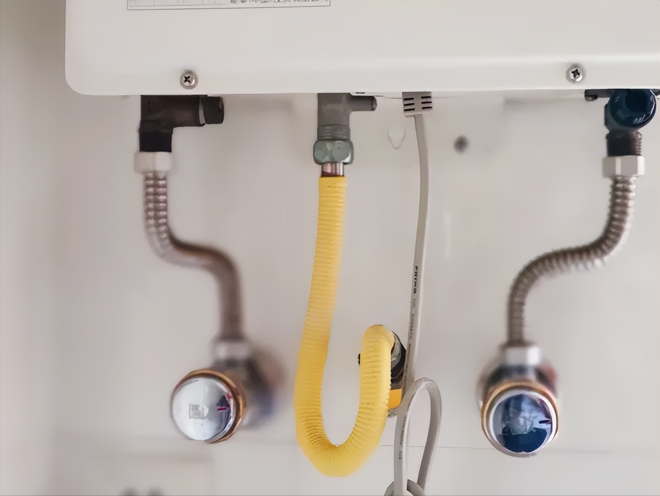 能率热水器与卡萨帝热水器哪个好,免储水即热式热水器推荐