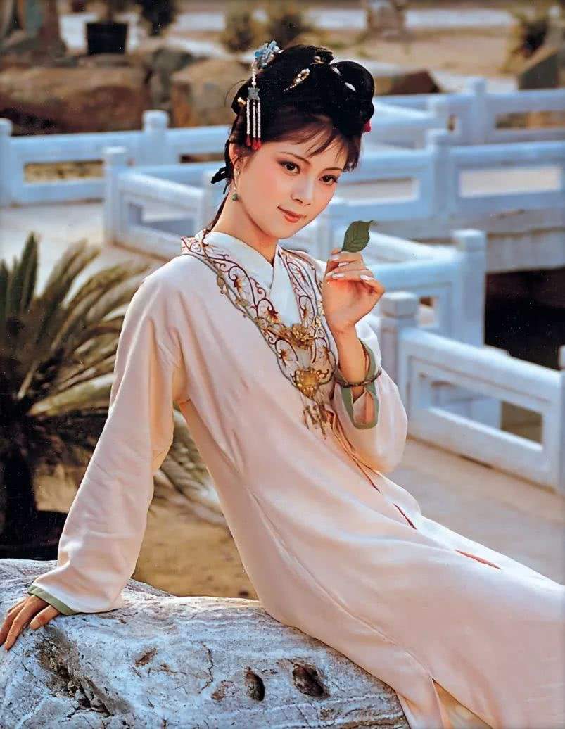 红楼梦人物姓名的暗示和隐喻最全,红楼梦时间线索及人物年龄梳理