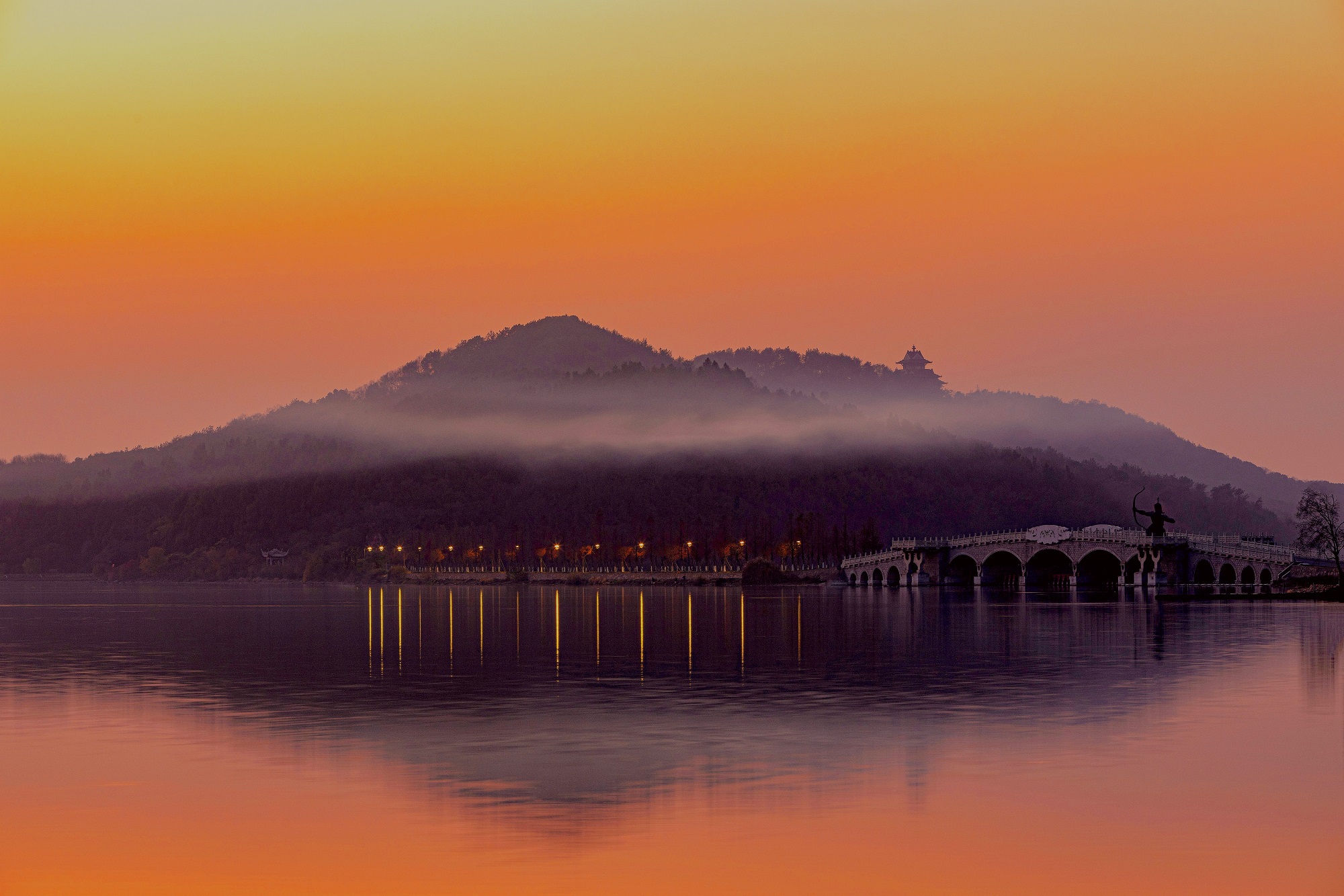 1800岁的武昌，为何能远离老牌城市的诅咒？（深度长文）