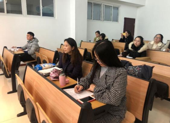 女教师穿2万多的大衣被举报,教师穿两万衣服上课被举报