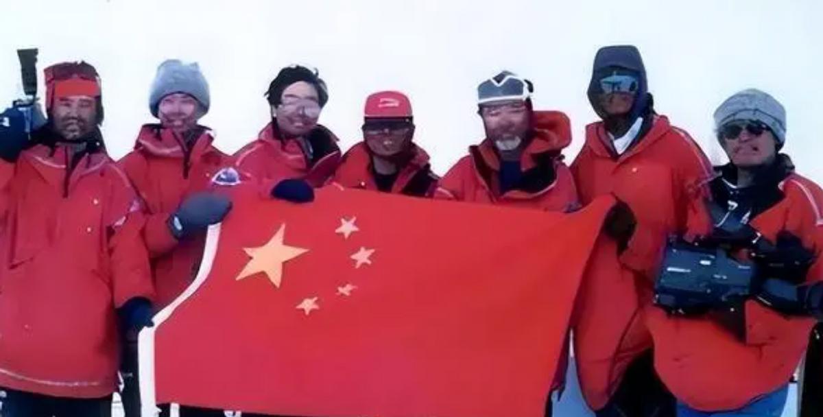 从央视名嘴到无名大爷,从无名到高朋满座郭德纲