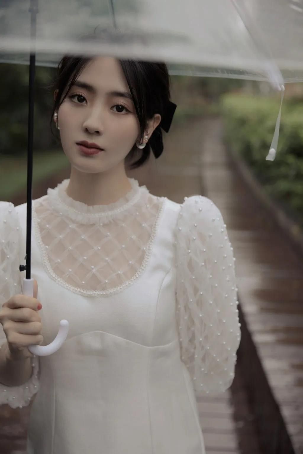 邢菲一袭白裙清新甜美,邢菲可爱少女照片