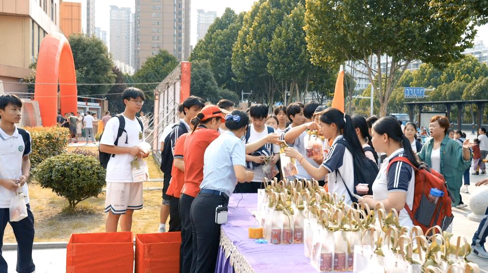 合肥第五十五中学滨湖校区,合肥市55中学东校区毕业典礼