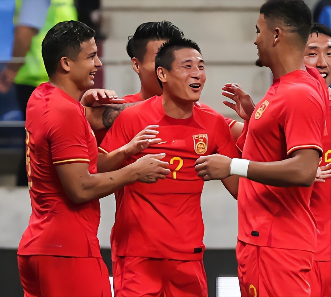 足坛悲喜一夜：国足连胜，德国巴西输球，C罗破纪录，哈兰德双响