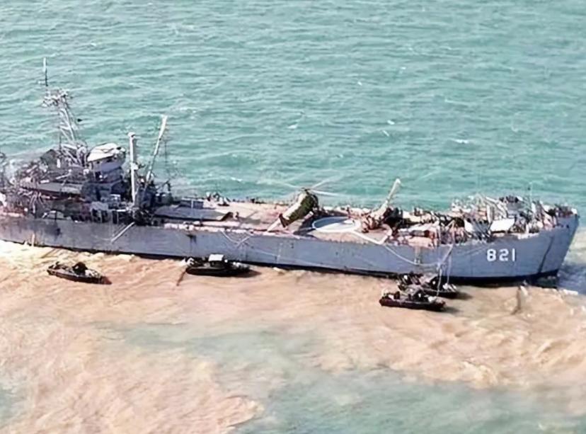 菲海警船擅闯仁爱礁被驱离,菲海警船打掩护靠近仁爱礁