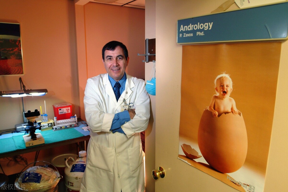 30岁女模特试管生下混血三胞胎,30岁模特妈妈生三个混血宝宝