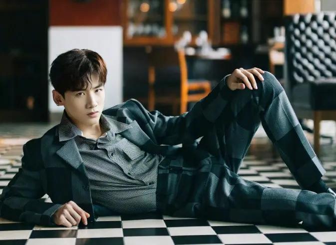 小白发文《卿卿日常》热度破万，细心网友发现一直用自己代言手机