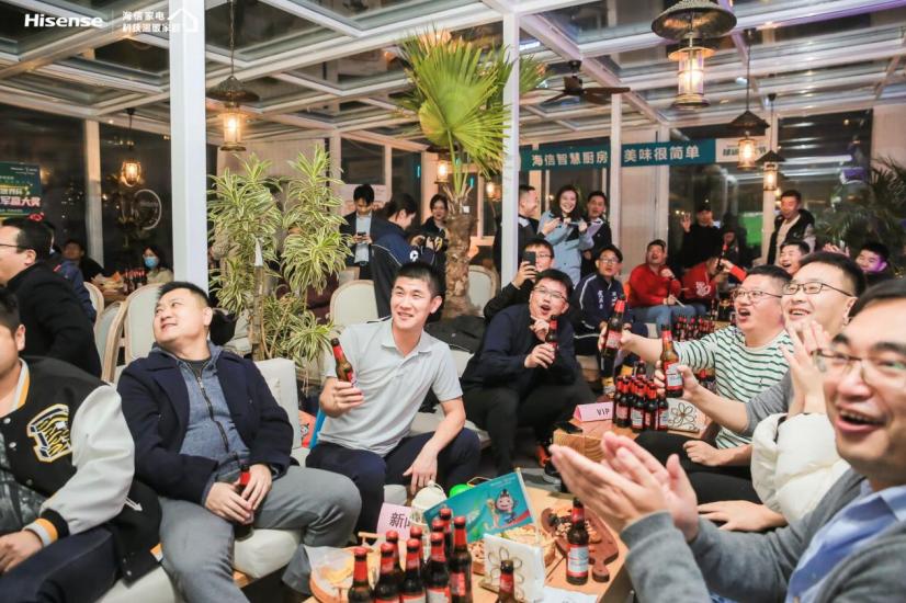 这场世界杯球迷嘉年华活动,引来前国脚、青岛足坛名宿现场“解说”