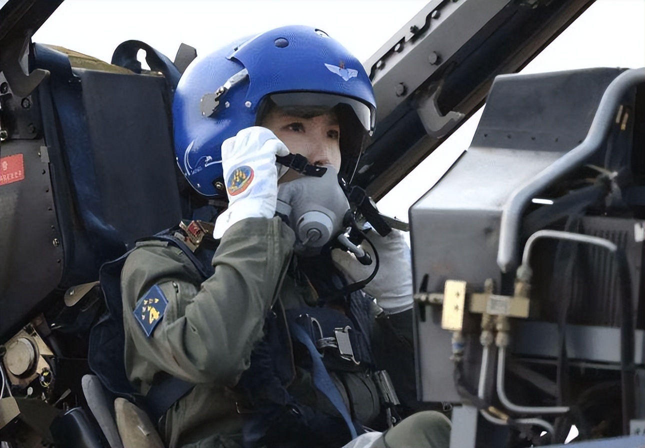 解放军什么级别军官可以佩戴手枪,解放军什么级别会配备手枪