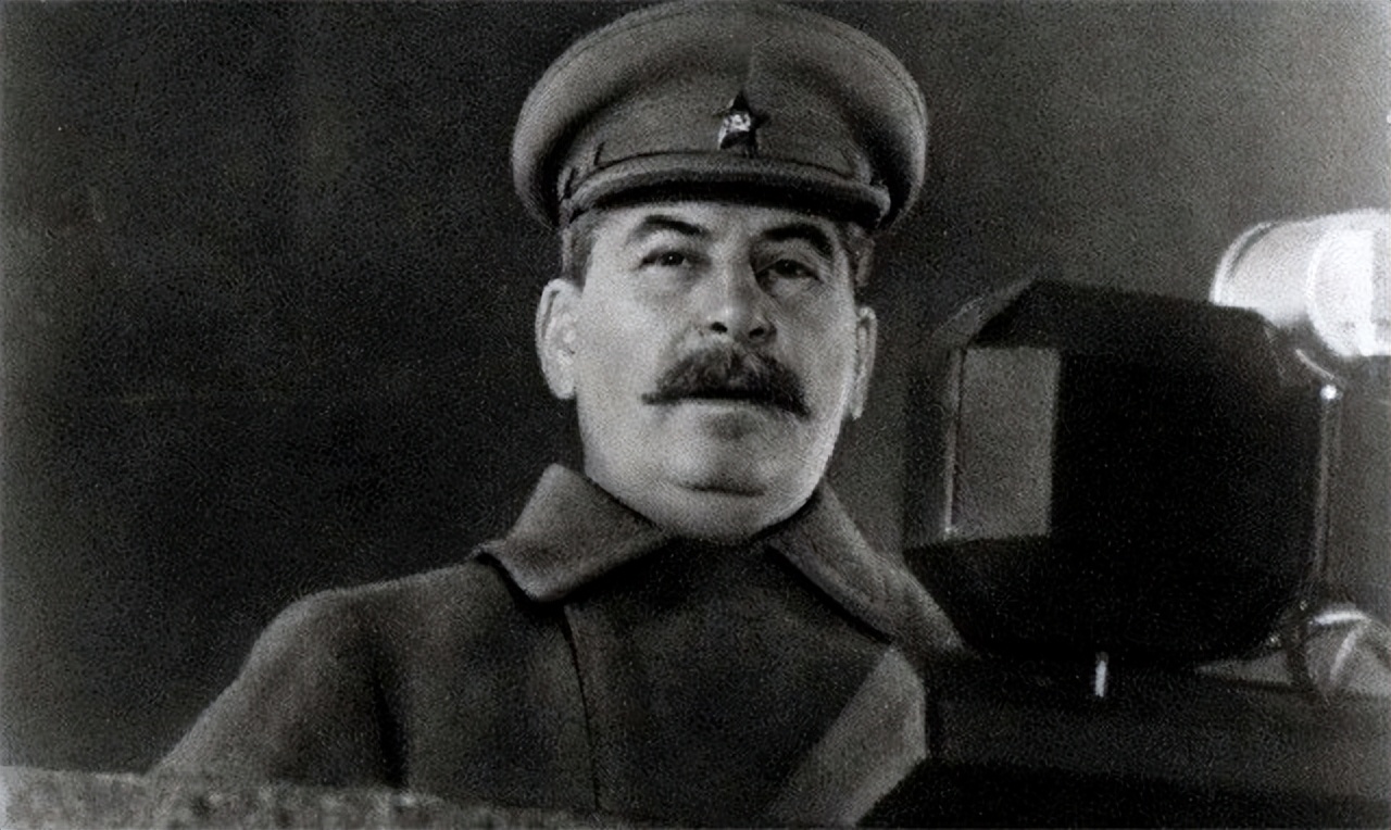 老蒋晚年坦言：败逃台湾无悔，此生最大不甘，是听了斯大林此言