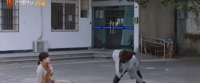 胸罩*点露**，花式泳衣，这些辣眼睛的操作，导演肚子里没一点墨水吗