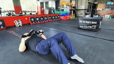 白发特警老队长,白发特警开枪