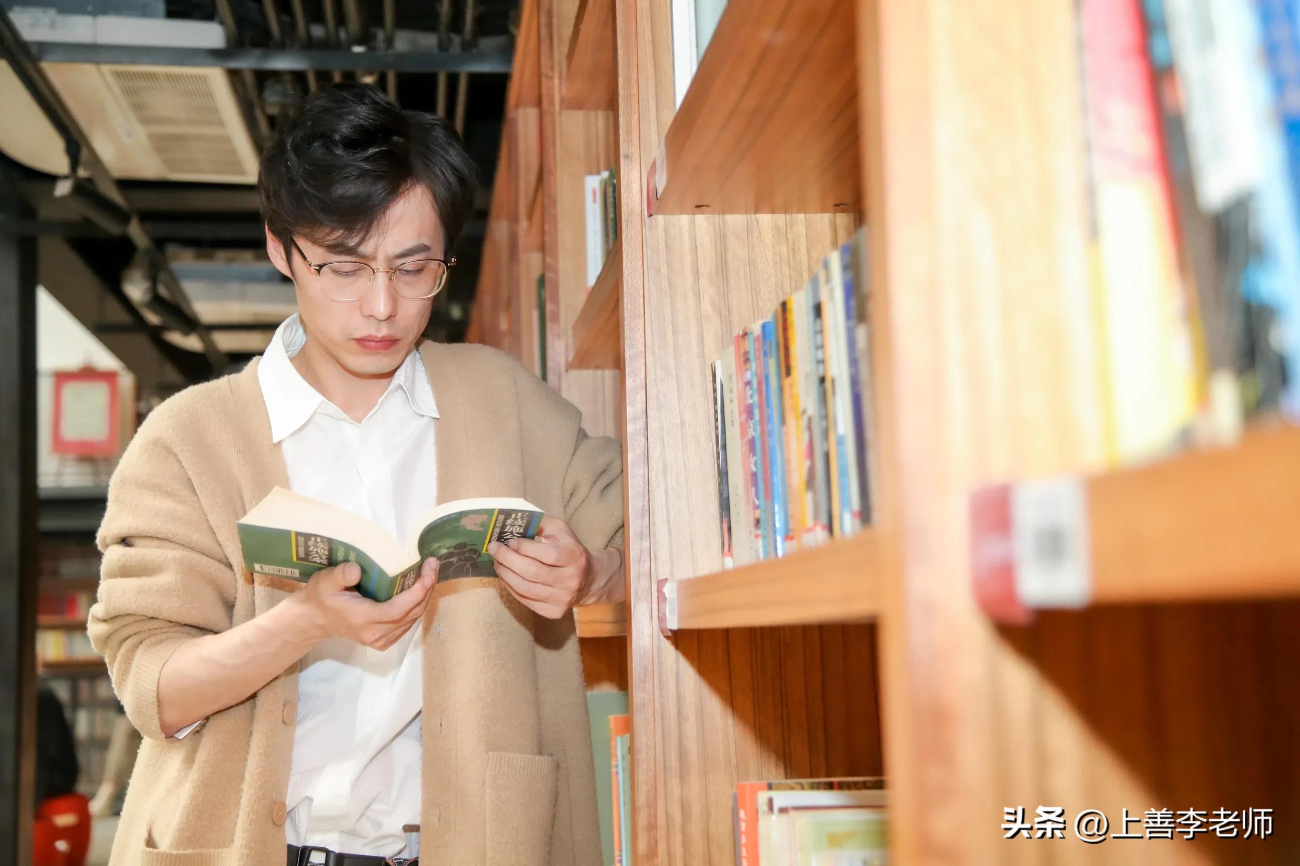 美女幼师走红后狂开直播吸睛赚钱,00后美女幼师直播赚了多少钱