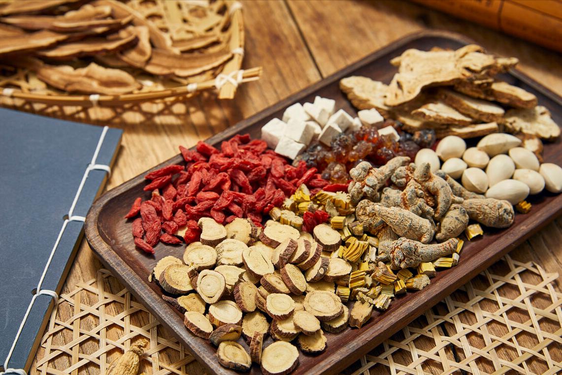 口苦口干小便黄舌苔厚什么湿热,尿黄口干舌燥口臭