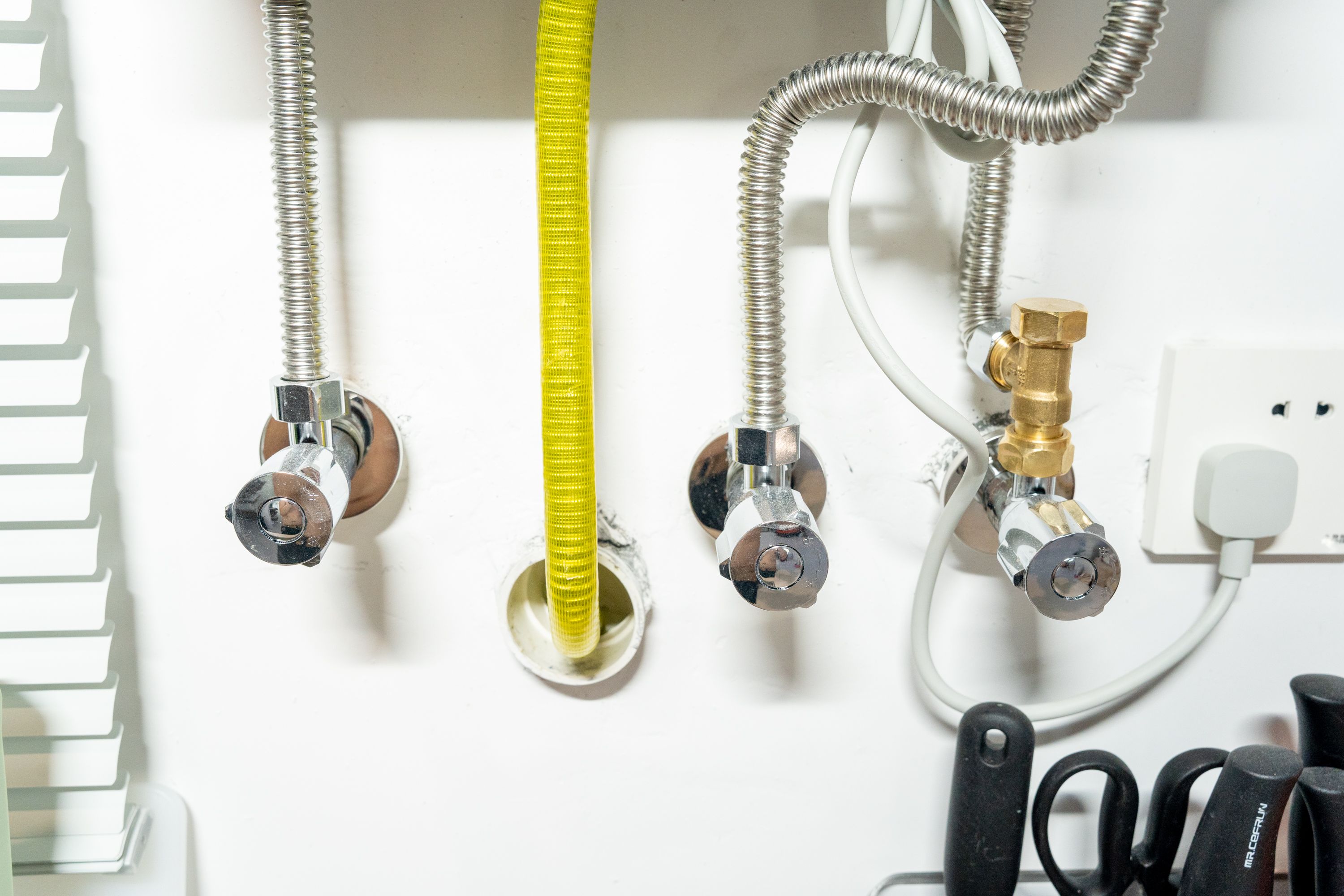 旧燃气热水器怎样安装新热水器,太阳能热水器和燃气热水器拆卸