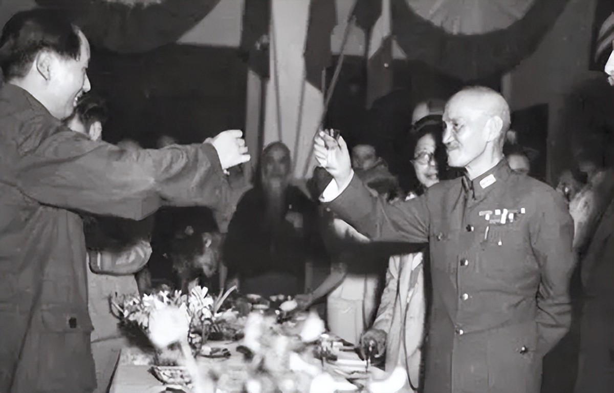 王光美回忆：为何*少奇刘**当选国家主席却没笑容？