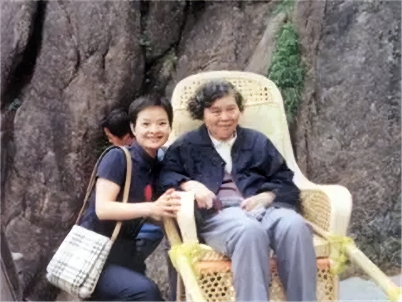 江*民泽**妹妹泽慧回忆兄长恋爱：*冶坪王**文静含蓄，与兄长性格互补