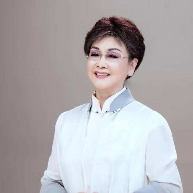 李谷一有几次婚姻,李谷一第一任丈夫相差几岁