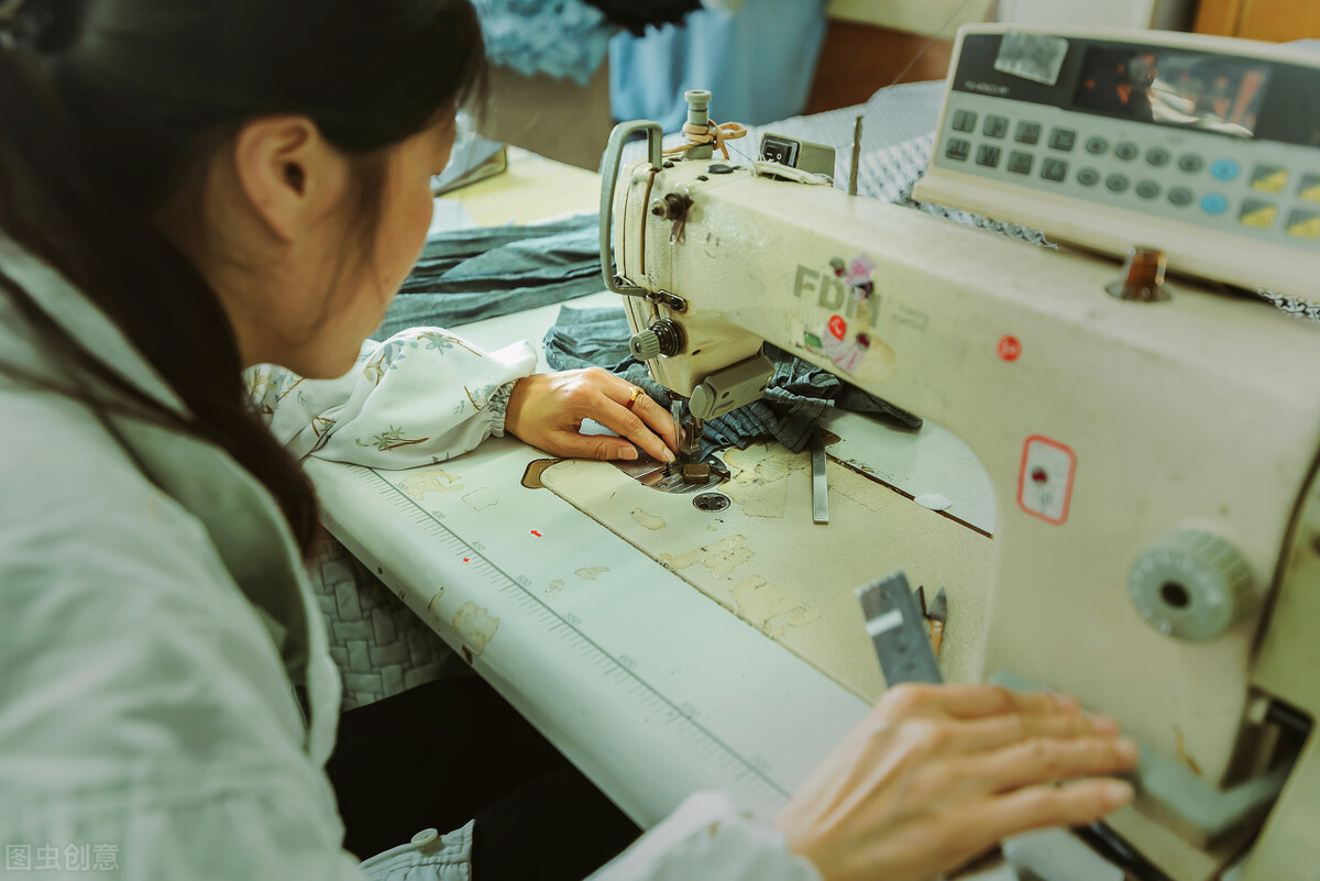 服装外贸公司的业务员,服装外贸业务员的工作内容